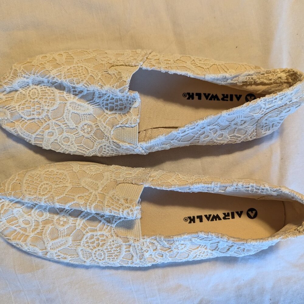 Women's Size 8 Airwalk Cream Lace Slip-Ons